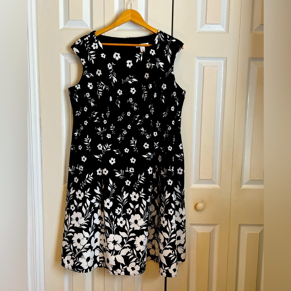 Beautiful London Times Black and White Floral Dress